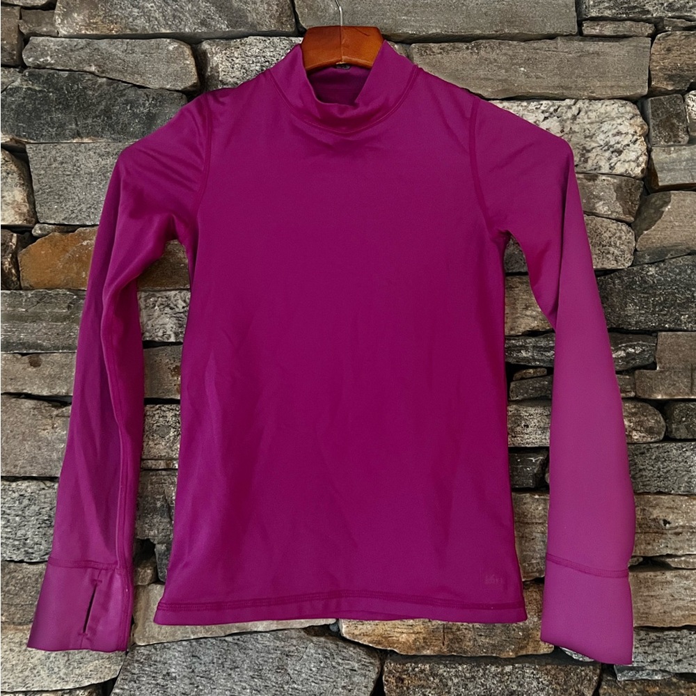 REI kids Base Layer long-sleeved shirt with thumb holes size M (10-12)